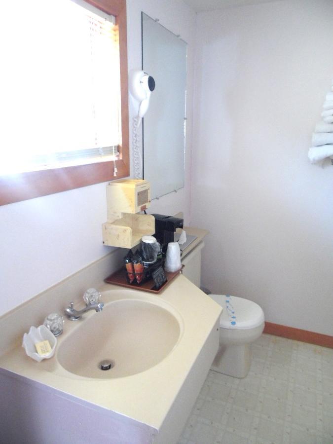 Redclyffe Shore Motor Inn Robbinston エクステリア 写真