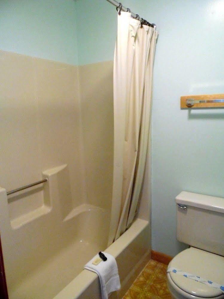 Redclyffe Shore Motor Inn Robbinston エクステリア 写真